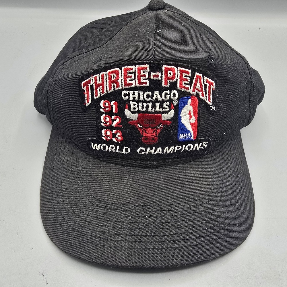 Vintage Chicago Bulls Three-Peat 91 92 93 World Champions Snapback Hat Black NBA